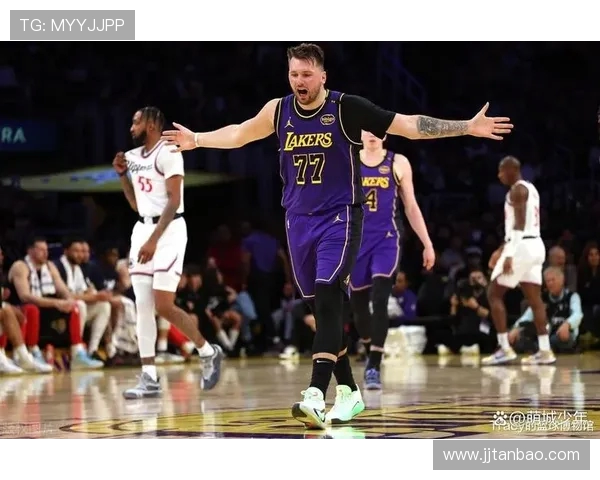 原创詹姆斯纪录持续，湖人背靠背遭遇惨败，狄龙与东契奇激烈对决